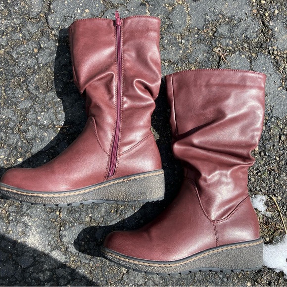 Women's Burgundy Wedge Boots - Picture 3 of 6